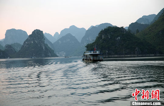 “中国下龙湾” 风光旖旎的大龙湖