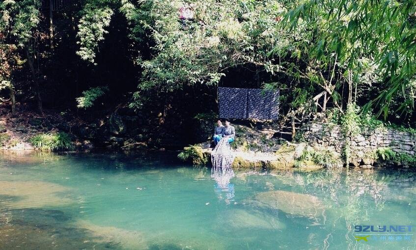 三峡人家 依山傍水 风情如画