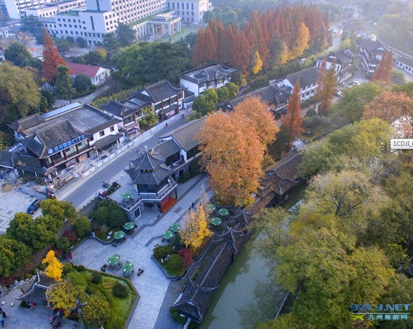 航拍：大雪时节扬州城里秋意浓