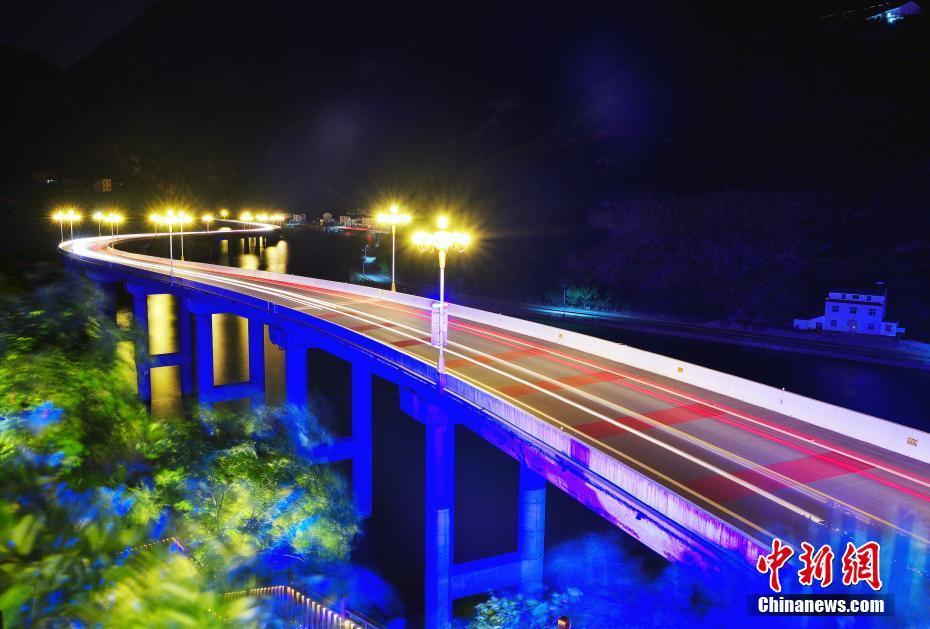 湖北兴山：“三峡水上公路”夜色阑珊