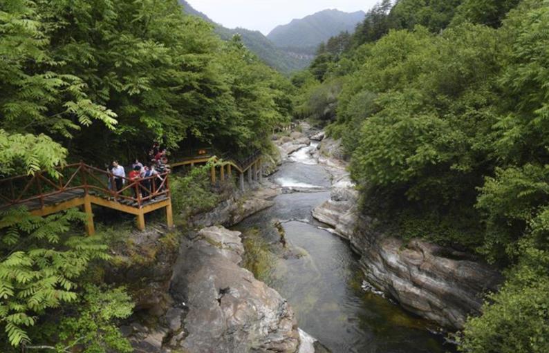 陕西：秦岭主峰太白山南麓太白县黄柏塬镇秦岭腹地小江南